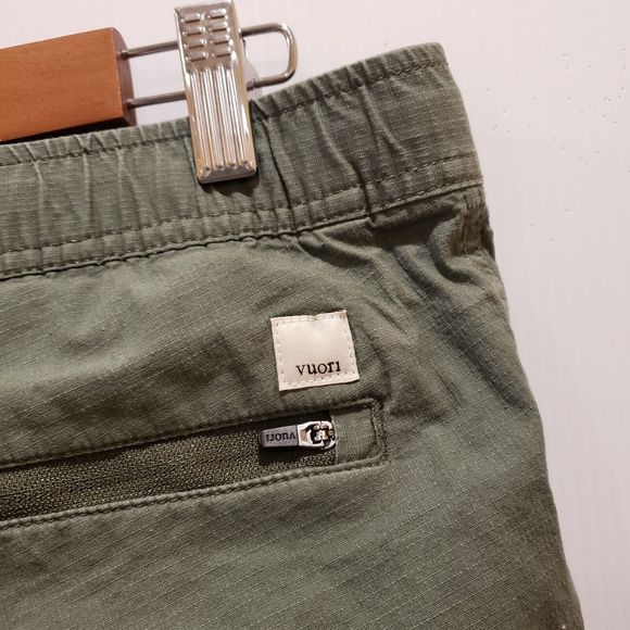 Vuori Ripstop Women's size Medium activewear hiking casual 28" inseam army green - Picture 4 of 9